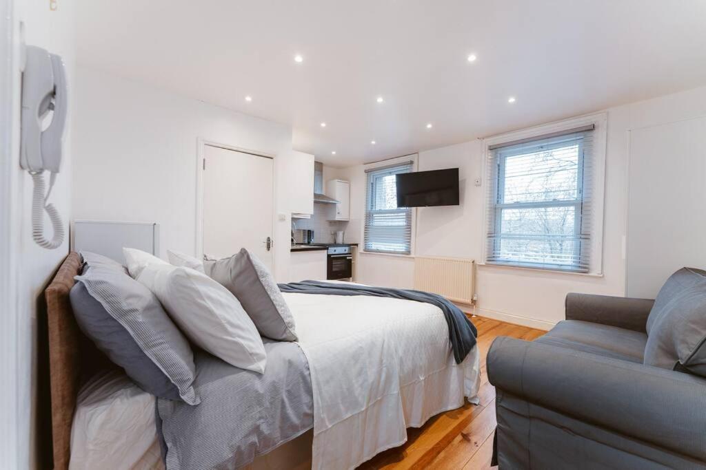 Your Lovely Studio Flat- West3 Londra Esterno foto