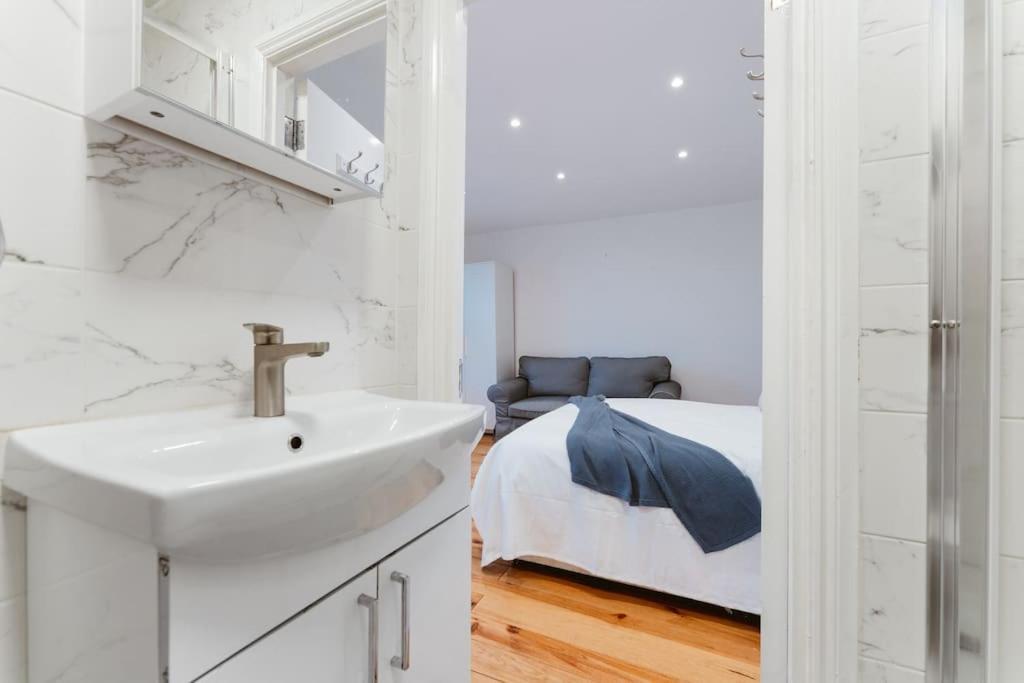 Your Lovely Studio Flat- West3 Londra Esterno foto