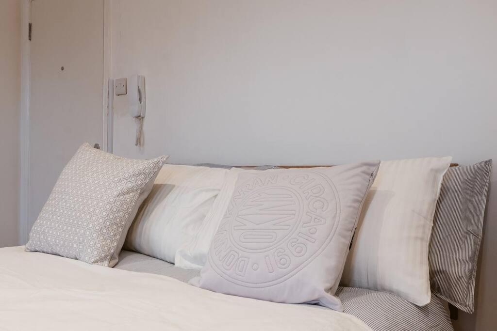 Your Lovely Studio Flat- West3 Londra Esterno foto