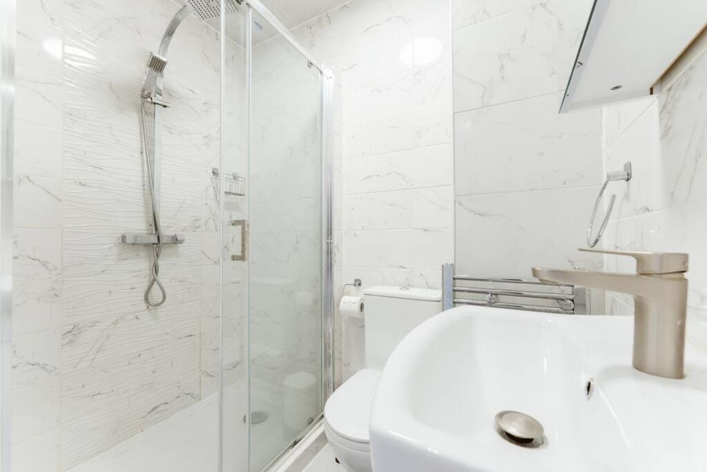 Your Lovely Studio Flat- West3 Londra Esterno foto