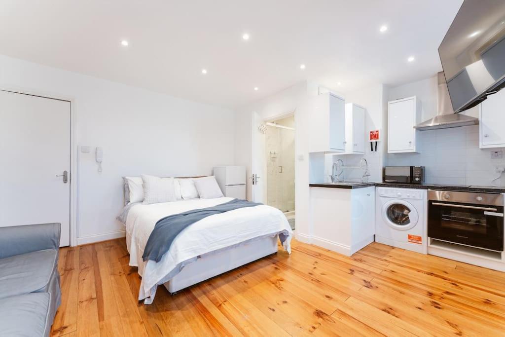 Your Lovely Studio Flat- West3 Londra Esterno foto